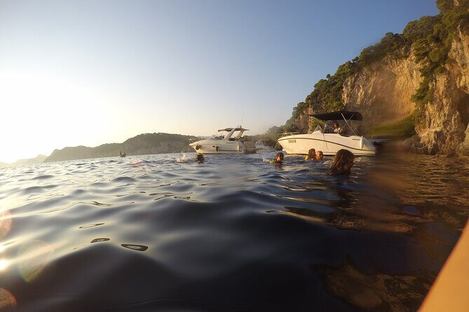 4h / 6h / 8h Elaphite Islands Tour with 7.5m/24FT SunDeck Boat - Green Caves: more cave time, less rush