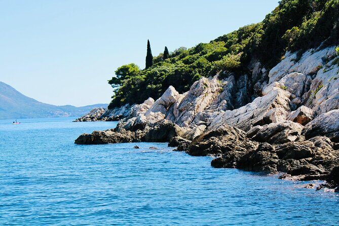 50-minute Panoramic Cruise of Dubrovnik with English Audio Guide - Lovrijenac Fortress: a cliffside landmark that hits hard from the water