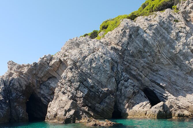 Blue cave tour - 4 caves and sandy beach - Getting there from Lapad: smoother start, less stress