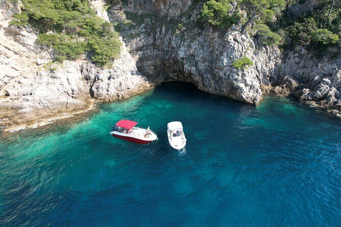 Blue cave tour - 4 caves and sandy beach - Guides and small-group energy: what helps you feel looked after
