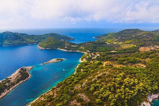 Croatia Luxury Villa and Yacht Combo Package on Korcula Island - A Private Motor Yacht Week with a Korčula Villa Base