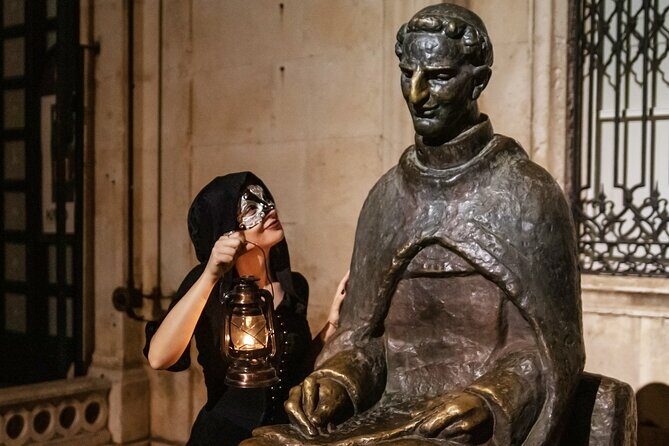 Dark Tales of the Old Town - Key highlights you’ll feel right away