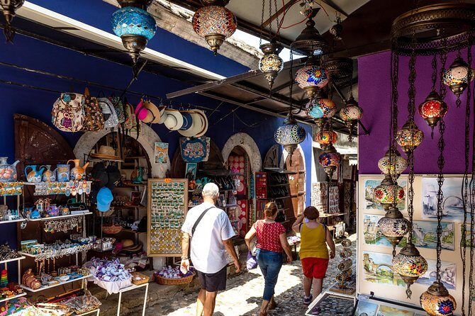 Day Trip to Mostar and Kravice (English-Español) - Morning pickup and the real deal on coach time