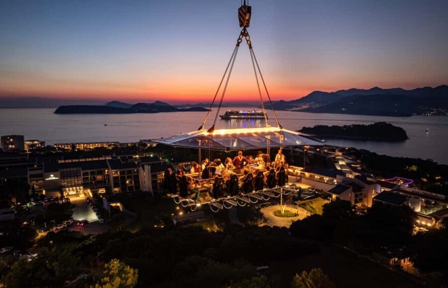 Dinner in the Sky Dubrovnik - The real flow of the night: welcome drink, cooking show, then dining above the water