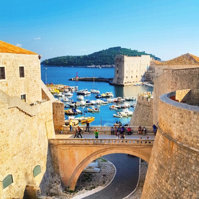 Dubrovnik: 1.5-Hour Guided Old Town Walking Tour - Entering through Pile Gate: the Republic of Ragusa starts here