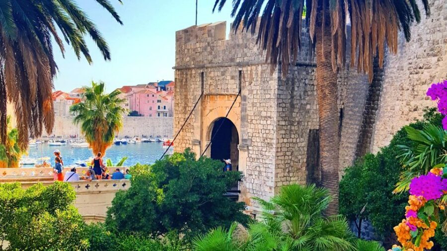 Dubrovnik: 1.5-Hour Guided Old Town Walking Tour - Stradun and the Cathedral area: the main-street feeling