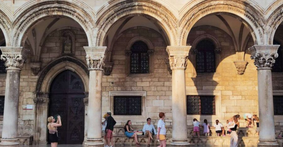 Dubrovnik: 2h Old Town Private Guided Tour - Getting from Ploče Gate to Pile Gate without getting stuck in the crowd flow
