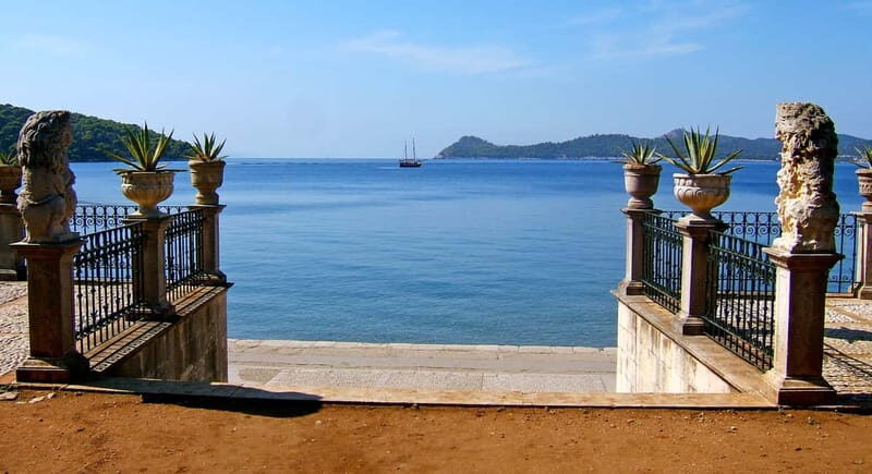Dubrovnik: 3 Islands Boat Trip with Drinks (FR, ES, IT, EN) - Koločep: best for swimming and cave curiosity