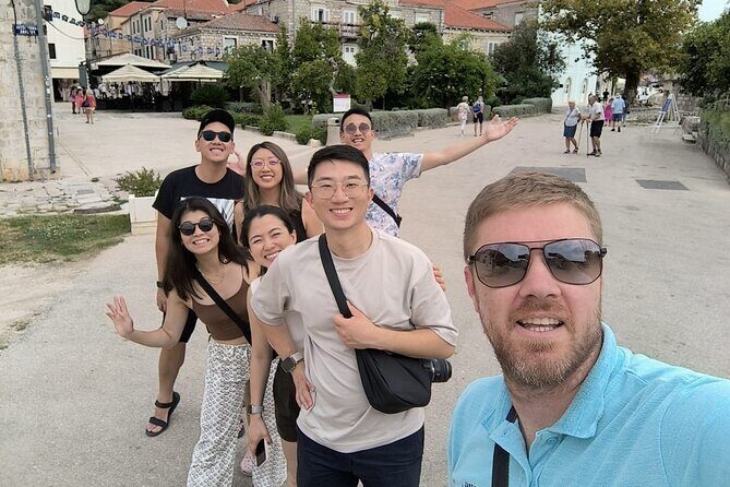 Dubrovnik Airport to Split Private transfer 1-8 pax (Door to Door any location) - Meeting the driver fast: signboards, WhatsApp, and mobile tickets