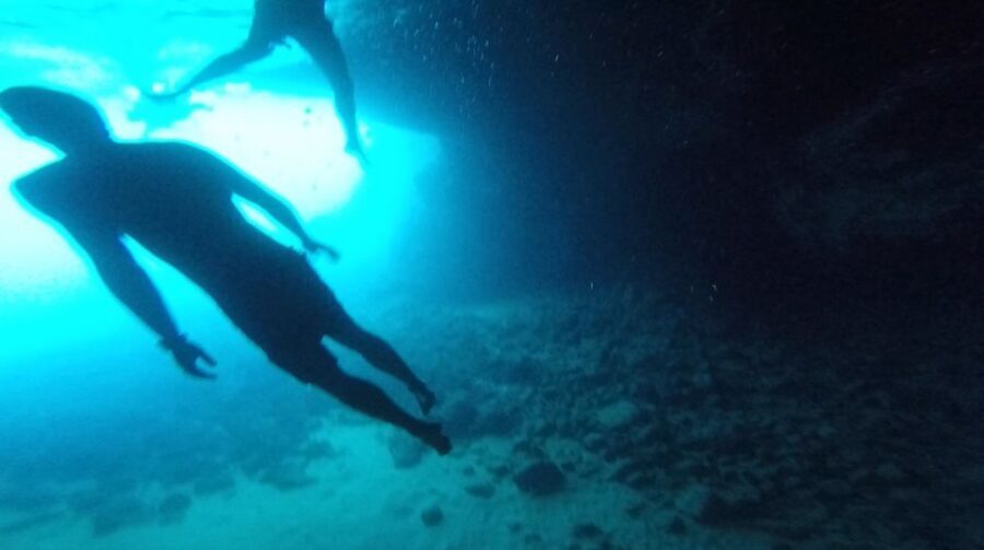 Dubrovnik: Blue Cave & Sunj Beach Boat Tour with Drinks - What the crew actually does (and why it matters)