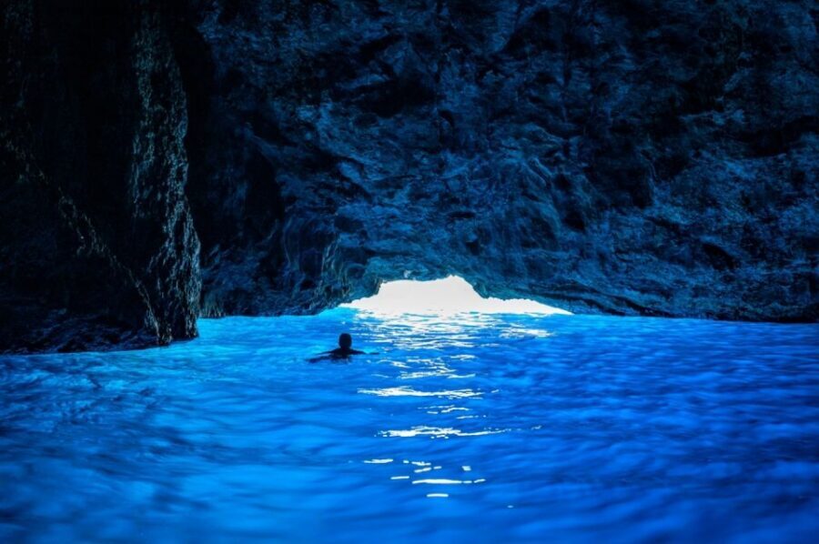 Dubrovnik: Blue & Green Caves Private Boat Tour with Drinks - Unlimited drinks onboard: how it changes the tone of the day
