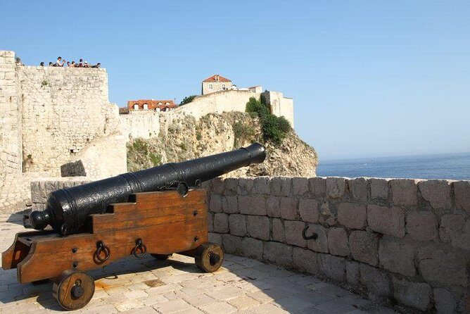 Dubrovnik City Walls Tour for Early Birds or Sunset Chasers - Stradun Finish in Old Town: What Happens After the Wall
