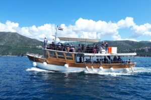 Dubrovnik Elafiti Islands Cruise with Lunch, Drinks and Pickup - Getting on and off: meeting point, pickup timing, and stress control