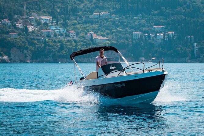 Dubrovnik: Elaphiti Islands 8 hours private tour with a speedboat - Skipper service and boat quality: what you should care about