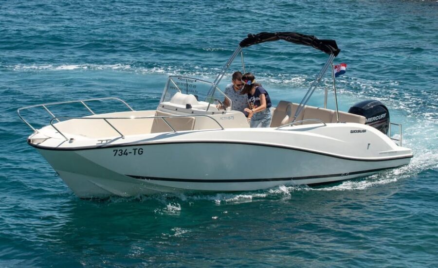 Dubrovnik: Elaphiti Islands and Blue Cave Private Tour - Lopud lunch and local food: when the skipper picks the spot