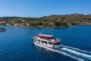 Dubrovnik: Elaphiti Islands Full-Day Cruise with Lunch - The included lunch and drinks: why this price feels fair
