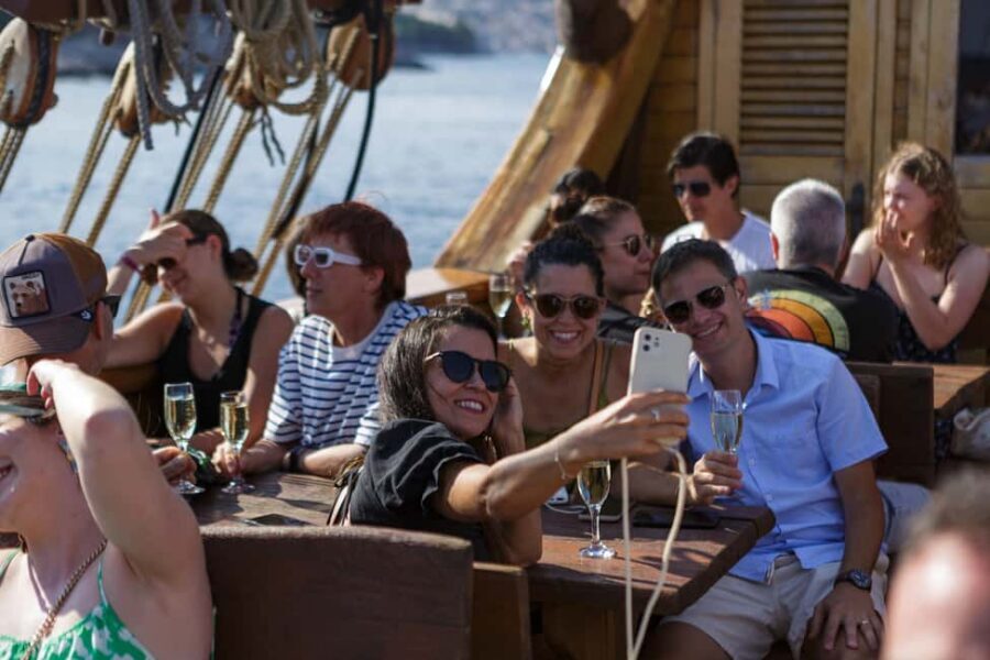 Dubrovnik: Galleon Sunset Cruise with a Live Guide & Drink - Key highlights you’ll feel fast