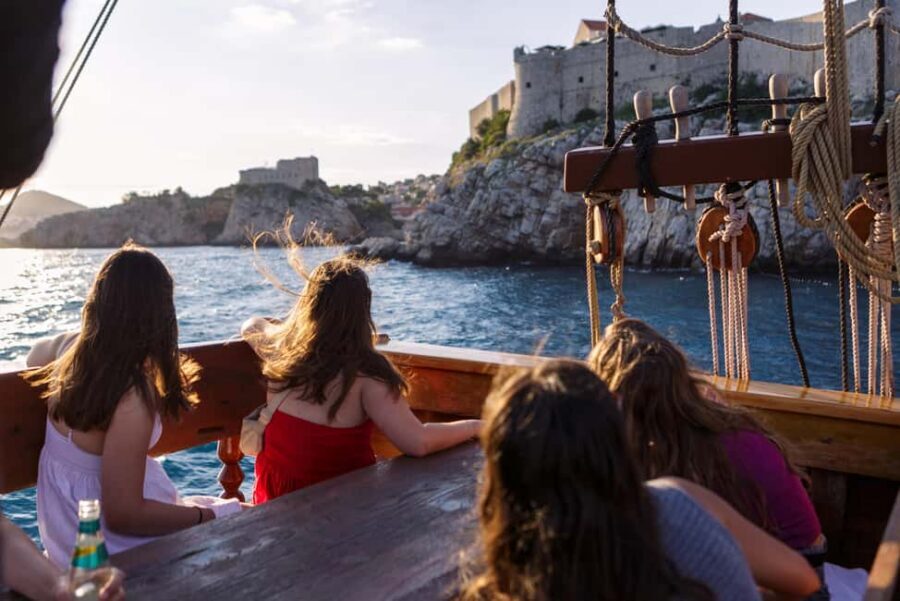 Dubrovnik: Galleon Sunset Cruise with a Live Guide & Drink - What the 1.5-hour sail feels like around the Old Town and nearby islands