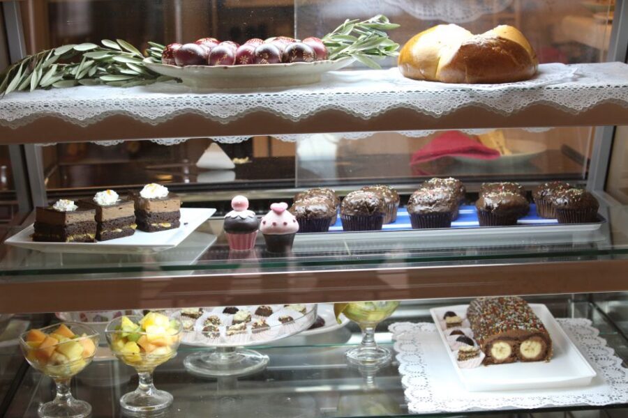 Dubrovnik Gastronomy: 3-Hour Food and Wine Tour - The First Tasting Stop: How Wine Pairings Teach You What to Order