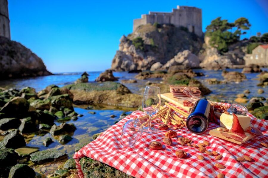 Dubrovnik Gastronomy: 3-Hour Food and Wine Tour - The Middle of the Walk: History Moments That Add Meaning to the Menu