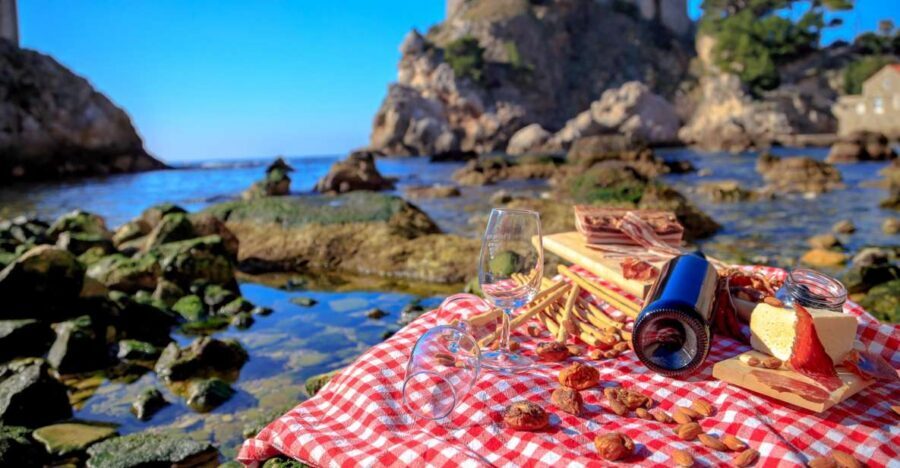 Dubrovnik Gastronomy: 3-Hour Food and Wine Tour - Meeting at Big Onofrio’s Fountain: Your Game Plan for Old Town