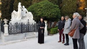 Dubrovnik: Ghosts and Mysteries Walking Tour - Boninovo’s cemetery, old palaces, and the “dark veil” feeling