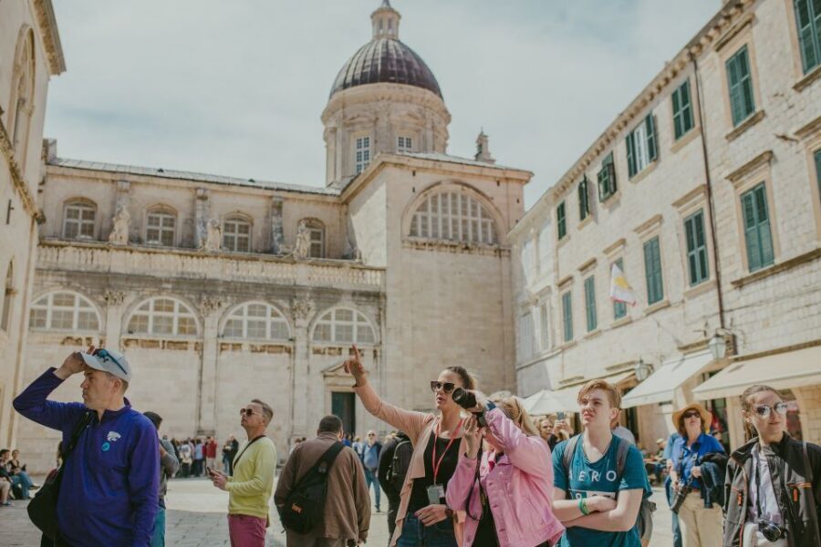 Dubrovnik: Guided Old City Walking Tour - Meeting at Amerling Fountain and finding the group fast