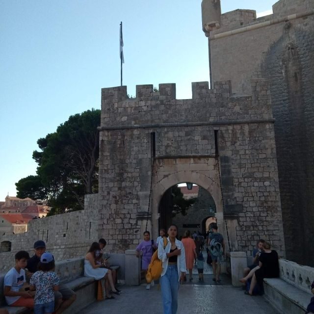 Dubrovnik: Historical Tour with Game of thrones details - Photo timing and pacing: staying comfortable on Dubrovnik stone