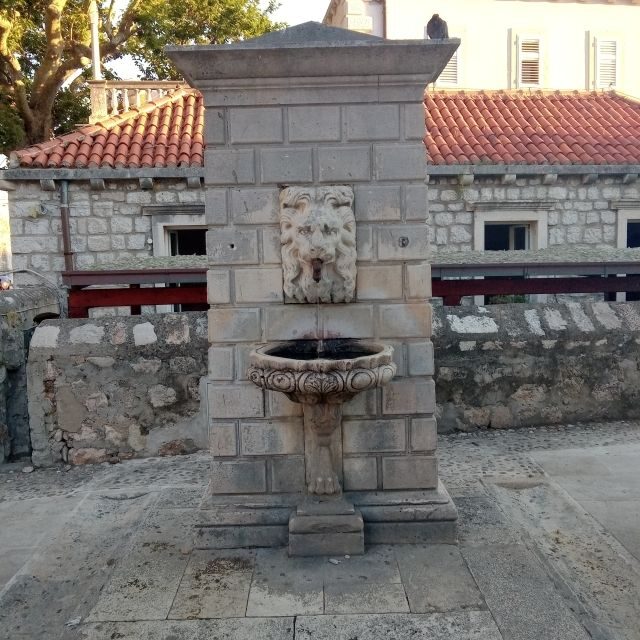 Dubrovnik: Historical Tour with Game of thrones details - Finishing at Pile Square near Pile Gate: closing with a local fact