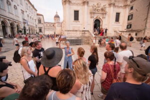 Dubrovnik: Karaka - Game of Thrones Cruise & Walking Tour - Your first 45 minutes: Port Gruž to the cruise and cocktail