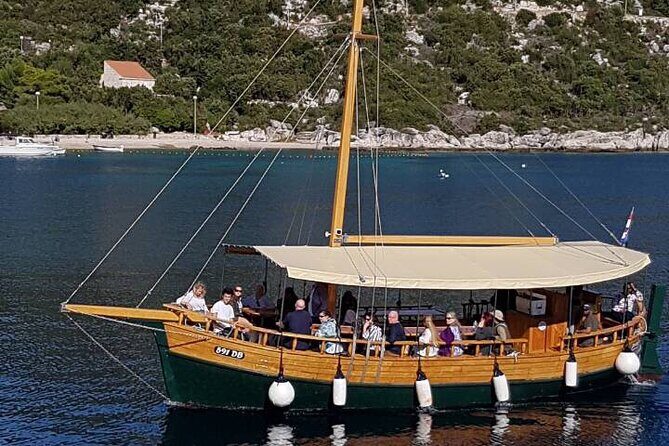 Dubrovnik Kayak Rental on Banje Beach - Meeting Point Reality: the one warning worth taking seriously