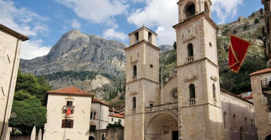 Dubrovnik: Kotor, Perast, Sveti Stefan, and Budva Day Trip - Crossing into Montenegro: Prevlaka Drive and Border Timing