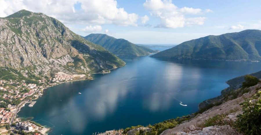 Dubrovnik: Montenegro Day Trip by Bus and Boat - Dubrovnik to Montenegro by bus: the border is the wildcard