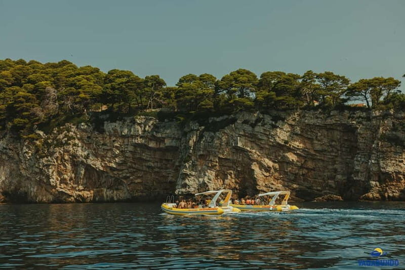 Dubrovnik: Morning Blue Cave speedboat tour with drinks - Old Town photo moment: how the last minutes feel