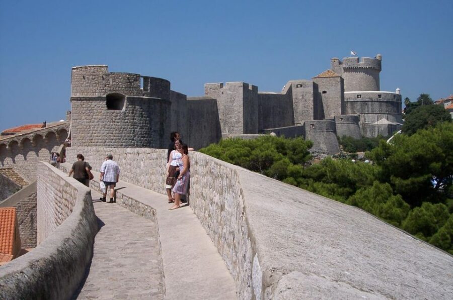 Dubrovnik: Old Town and City Walls Guided Walking Tour - City Walls First (or Soon): Why This Tour Centers on the High Walk