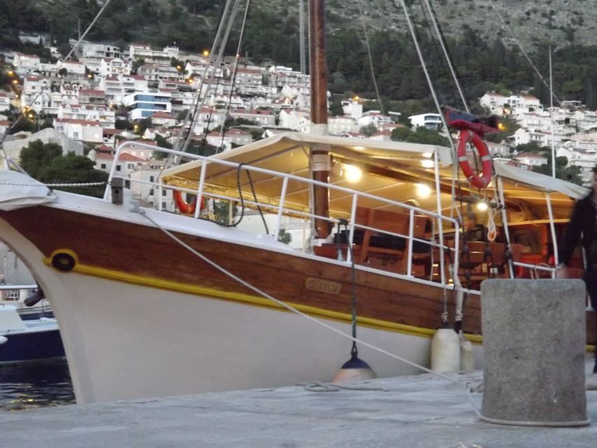Dubrovnik: Old Town Cruise with Lunch - Lunch on Board: Fresh Fish, Local Wine, and Real Portion Expectations