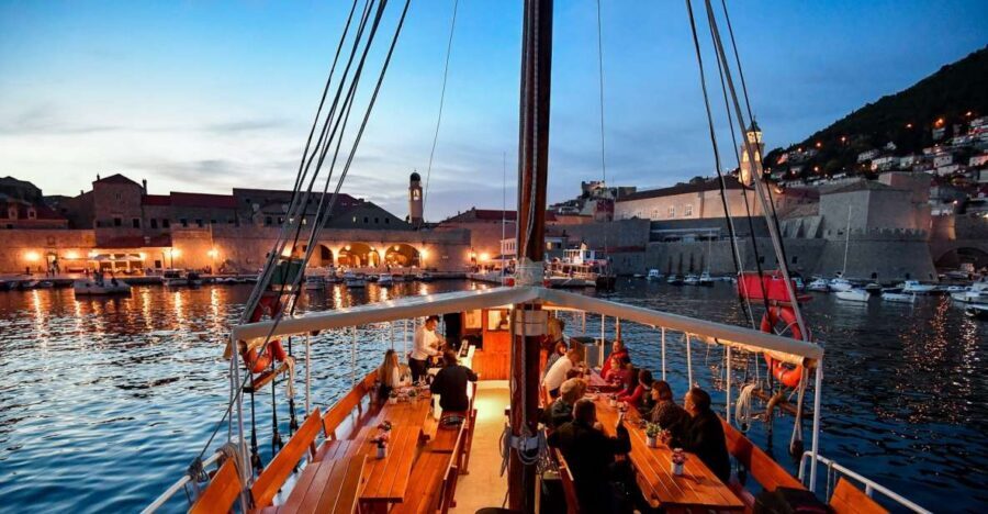 Dubrovnik: Old Town Cruise with Lunch - Meeting the Slavija in the Old Port (and not losing time)