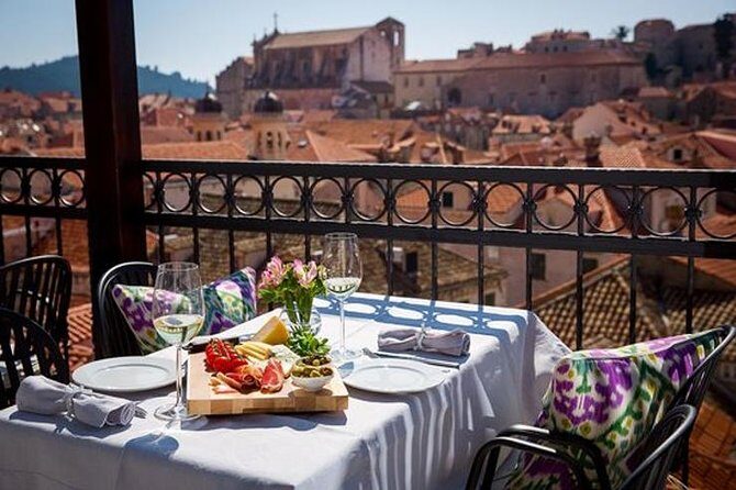 Dubrovnik Old Town Food Tour: Small-Group Experience - Clock Tower meeting, a 3.5-hour walking rhythm
