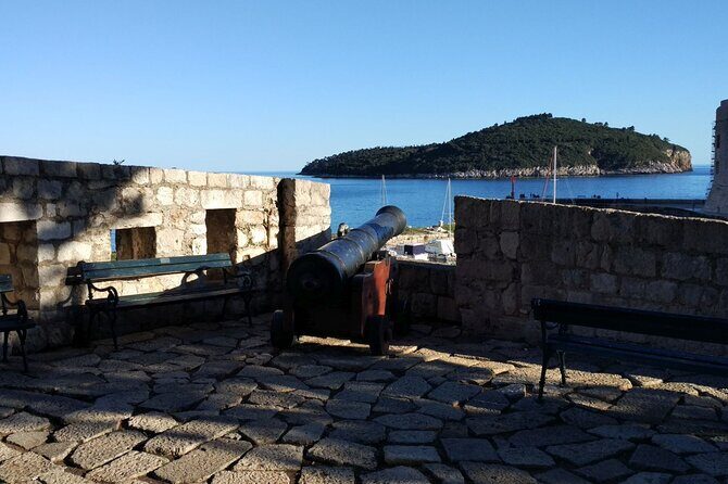 Dubrovnik Old Town: Small-Group Walking Tour With A Local - St. Blaise, Orlando Column, and the synagogue story you won’t get solo