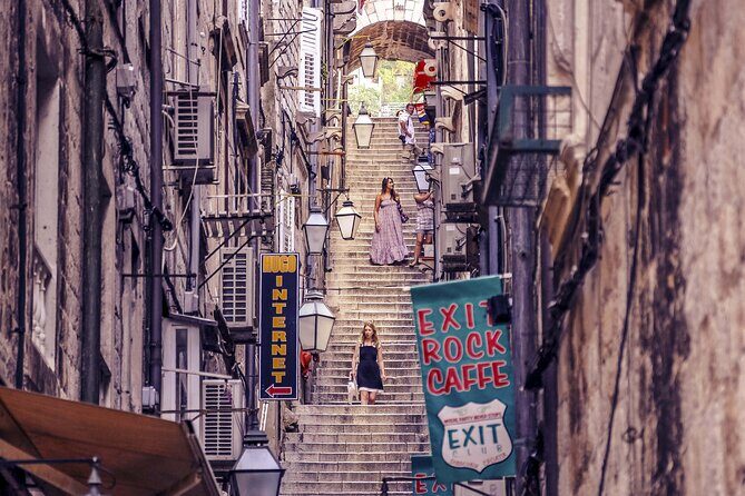 Dubrovnik Old Town Walking Tour with Audioguide - Gundulićeva Poljana Market: A Real-Life Pause for Local Food and Color