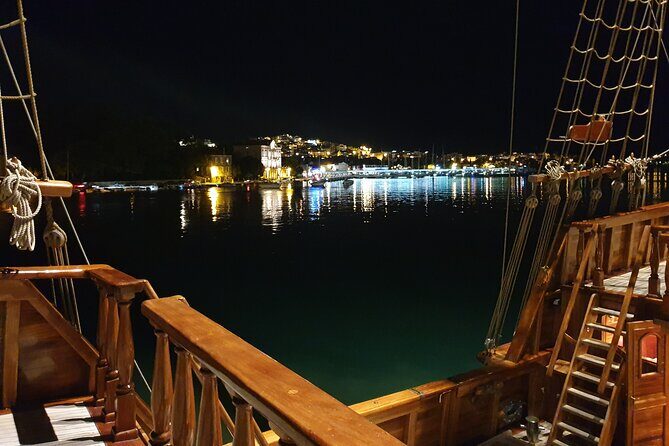 Dubrovnik Panoramic Night Cruise with Karaka - On-board setup: WiFi, toilets, and buying a drink if you want