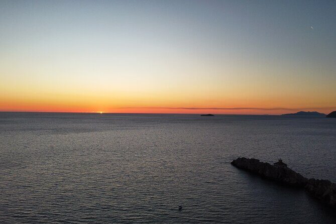 Dubrovnik Romantic Sunset Boat Tour - Food, Wine, and Comfort: What’s Included for the Price