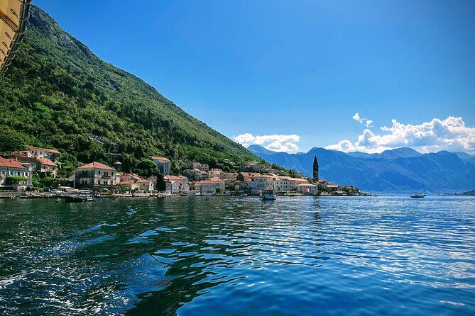 Dubrovnik Self-Drive Boat Rental for up to 6 People - Learning to drive: docking, reversing, and staying calm