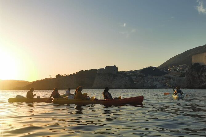 Dubrovnik: Sunset Kayak & Snorkel Tour with Wine & Water - Old Town Return: Paddle Back by Stradun Views