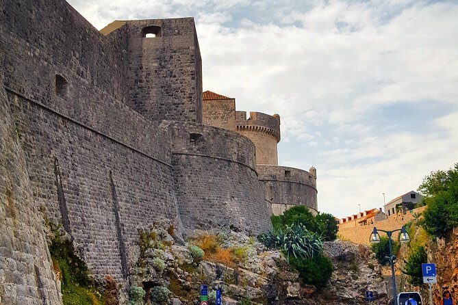 Dubrovnik walking history tour - Onofrio’s Fountain and the 12 km aqueduct: the smartest break