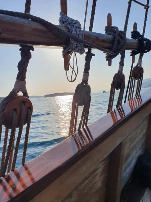 Dubrovnik walking tour and cruise on Karaka ship - Who should book this (and who should skip it)