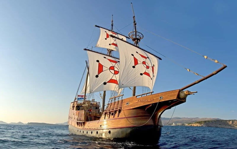 Dubrovnik walking tour and cruise on Karaka ship - The small sweets tasting that makes the cruise feel local