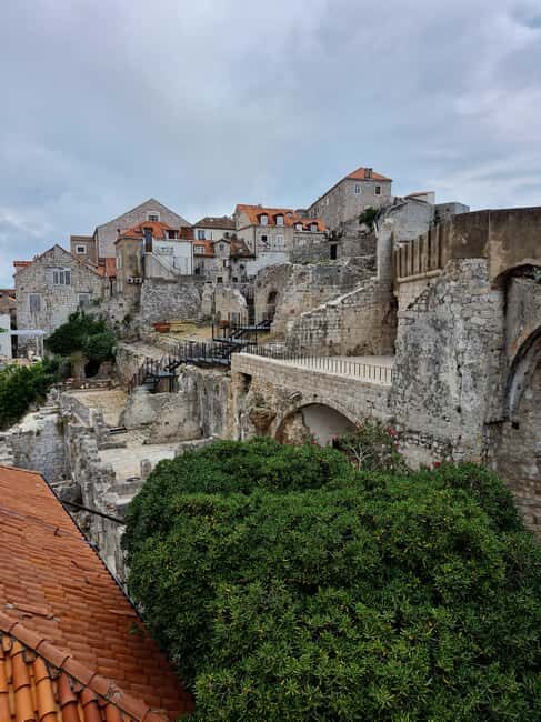 Dubrovnik:City Walls & Old Town 2 in 1 Walking Tour - Walking the Dubrovnik Walls for 2 hours: views, fortifications, and strategy
