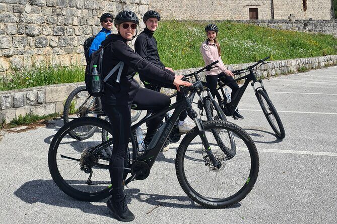E-Bike Tour + Gourmet Lunch + Wine Tasting (Small Group) - The 3-course gourmet lunch and wine tasting by the river