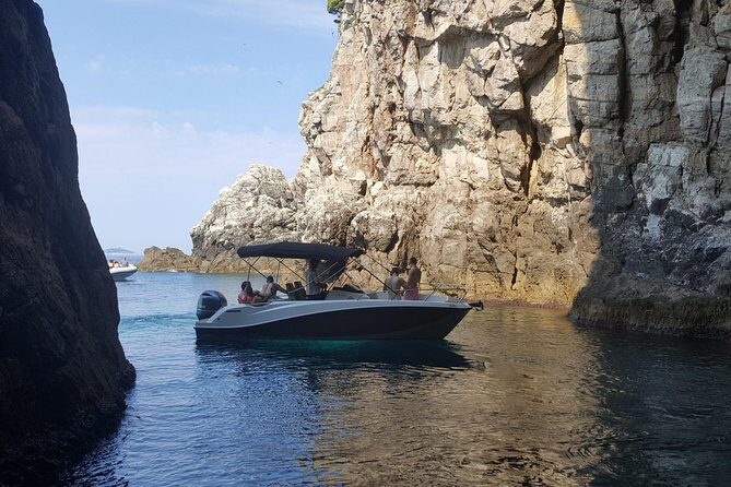 Elafiti Islands Private Luxury 4-Hour Speedboat Tour - Drinks on board and the adult-only alcohol rule